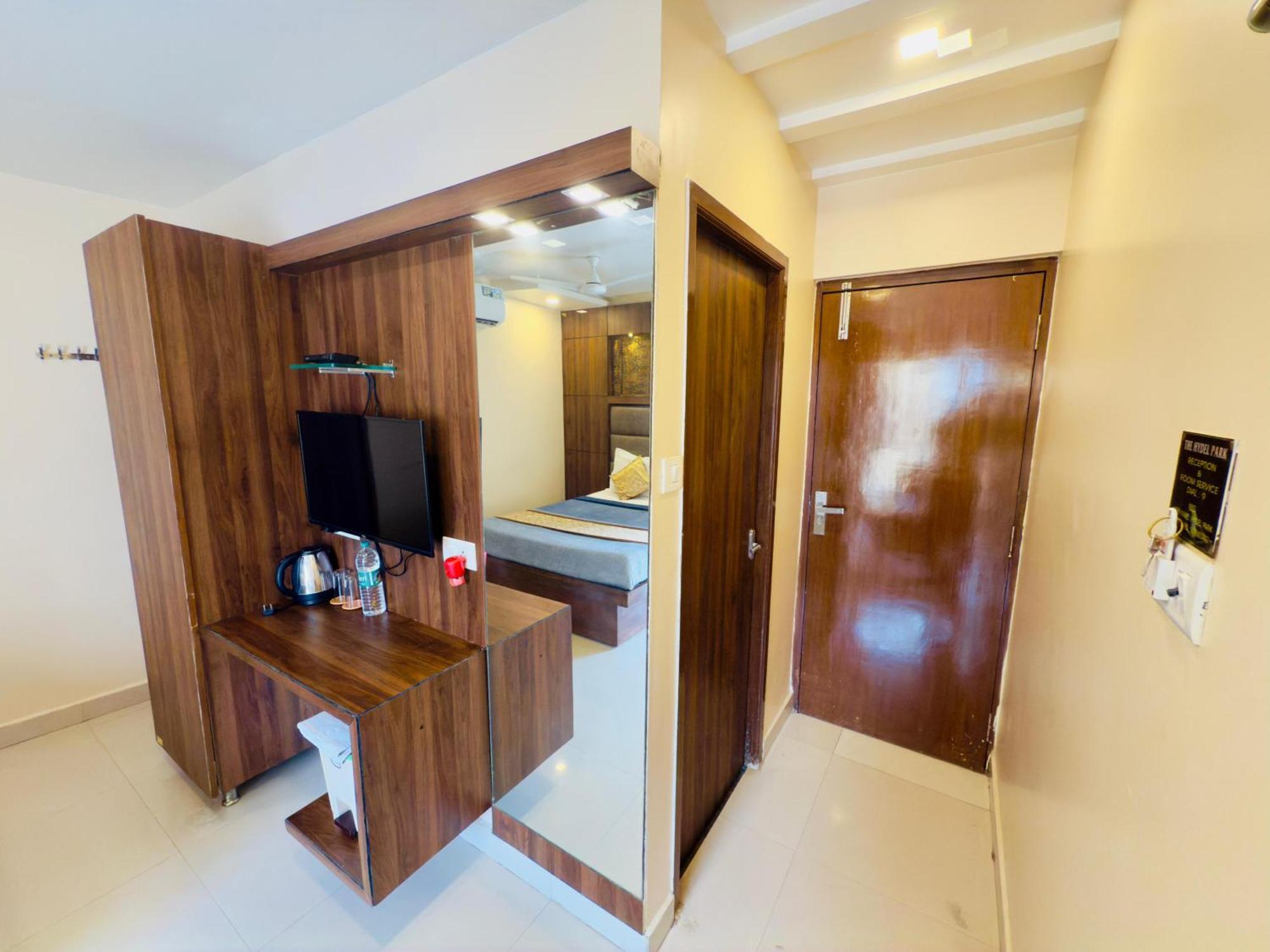 The Hydel Park - Business Class Hotel - Near Central Railway Station Ченай Екстериор снимка