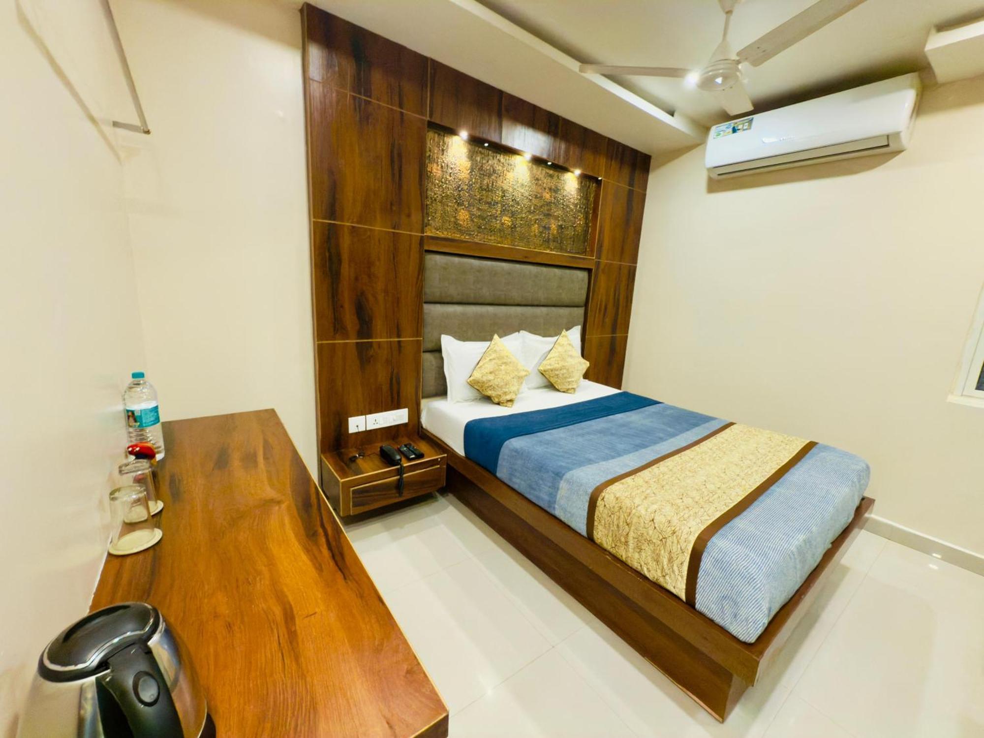 The Hydel Park - Business Class Hotel - Near Central Railway Station Ченай Екстериор снимка